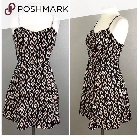 Jessica Simpson Dresses & Skirts - Black pattern strappy fit and flair dress